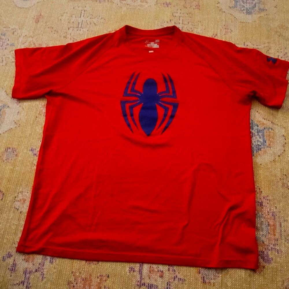 Under Armour Men's Ultimate Spiderman T shirt  Loose fit Large Heatgear